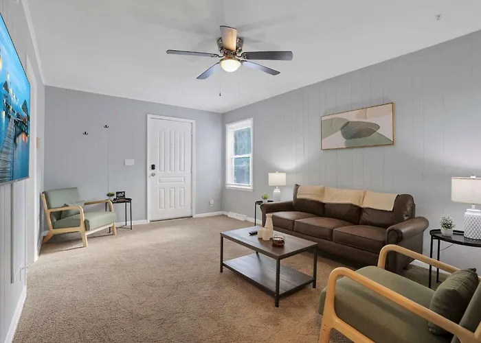 The Prime - 5 Bedroom 2 Bath- Parking Holiday home
