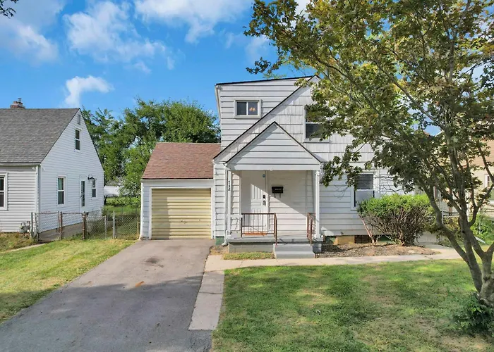 The Prime - 5 Bedroom 2 Bath- Parking *