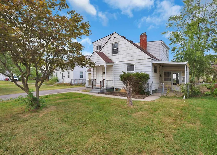 The Prime - 5 Bedroom 2 Bath- Parking Holiday home Columbus