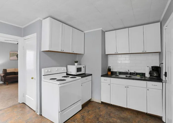 Holiday home The Prime - 5 Bedroom 2 Bath- Parking *