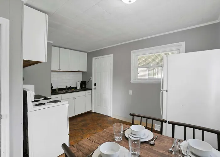 Holiday home The Prime - 5 Bedroom 2 Bath- Parking *