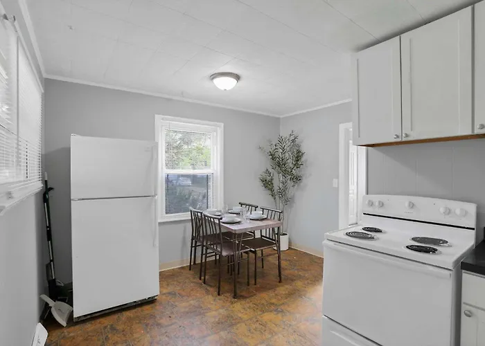The Prime - 5 Bedroom 2 Bath- Parking * Columbus