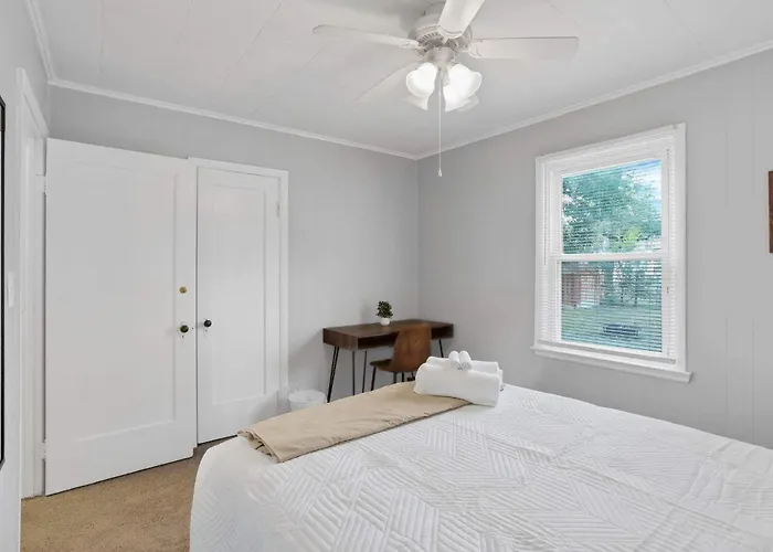 The Prime - 5 Bedroom 2 Bath- Parking Columbus