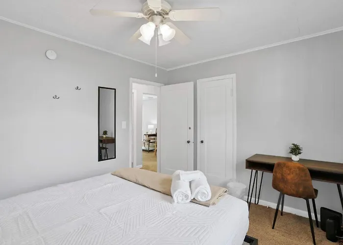 The Prime - 5 Bedroom 2 Bath- Parking Columbus