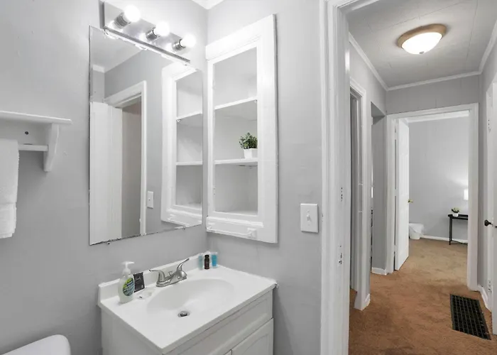 The Prime - 5 Bedroom 2 Bath- Parking Columbus