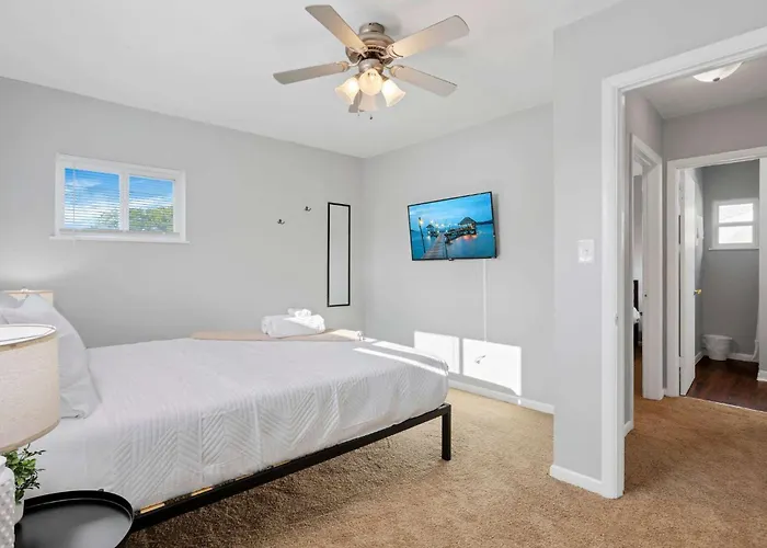 The Prime - 5 Bedroom 2 Bath- Parking * Columbus