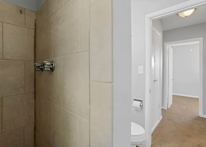 Holiday home The Prime - 5 Bedroom 2 Bath- Parking