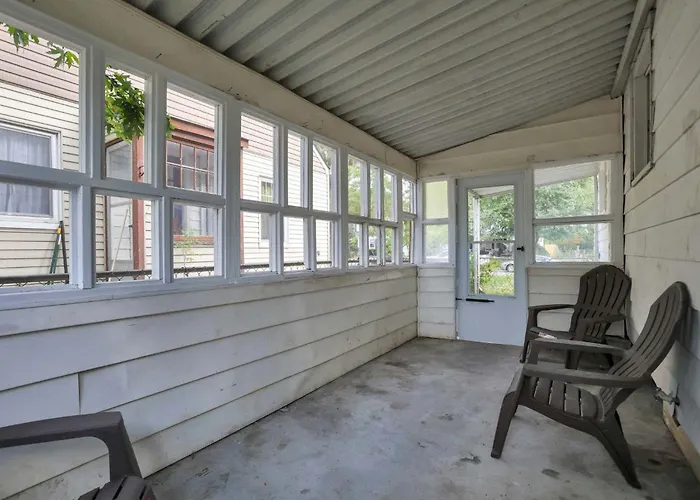 The Prime - 5 Bedroom 2 Bath- Parking Holiday home *