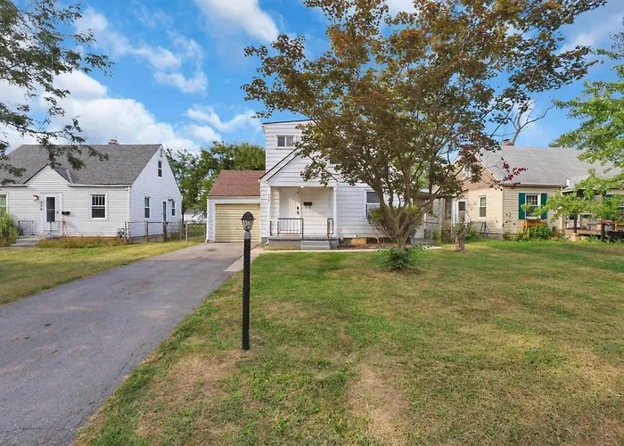 The Prime - 5 Bedroom 2 Bath- Parking * Columbus
